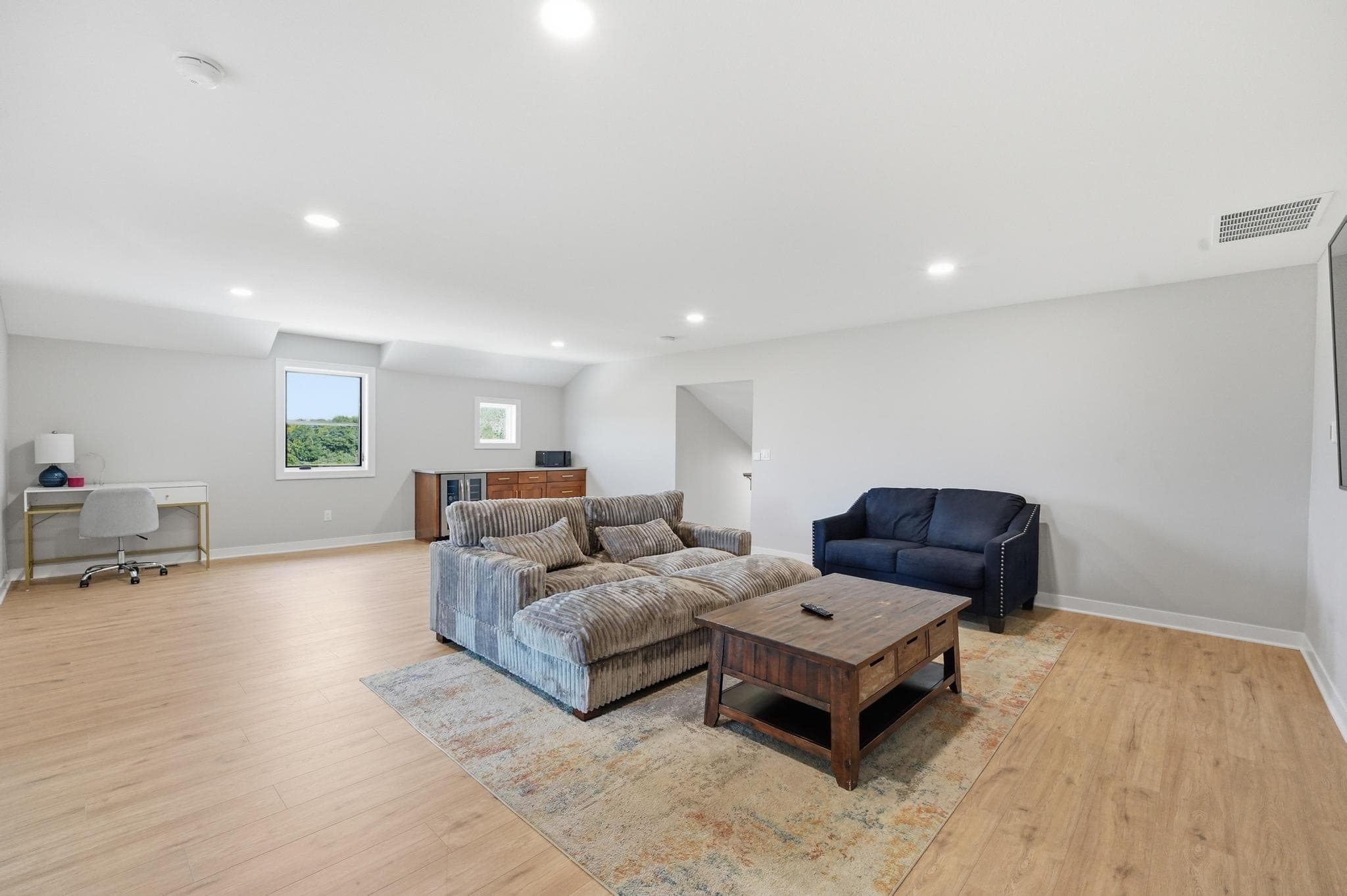 Bonus room lounge