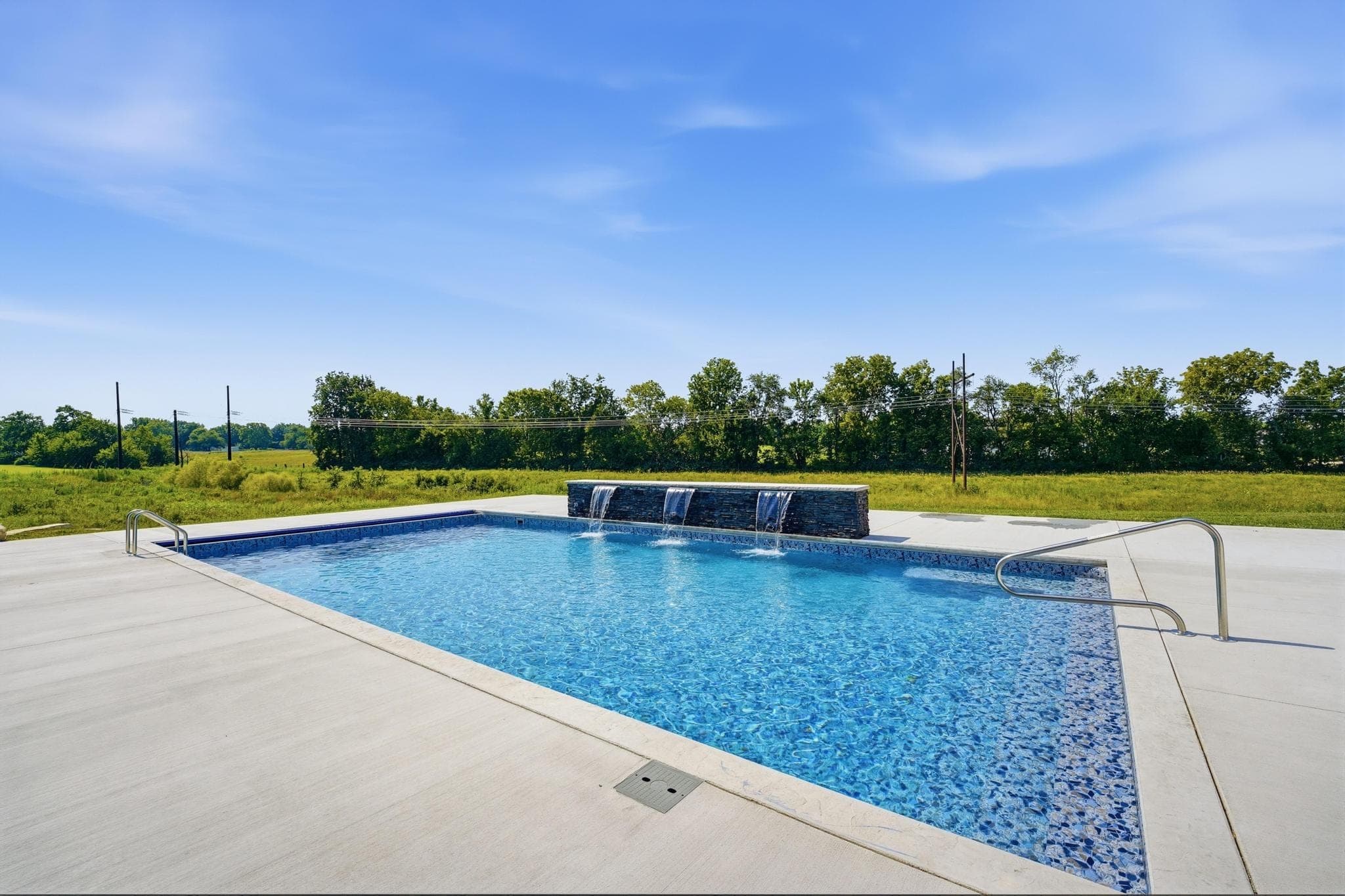Pool with spa and fountains